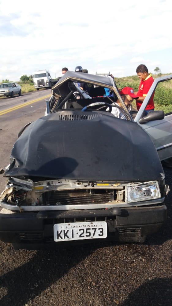 Batida Entre Carros Deixa Uma Pessoa Ferida Em Trecho Da Br Em