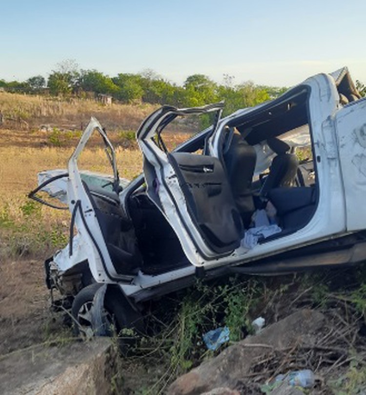 Capotamento De Caminhonete Deixa Quatro Pessoas Feridas Em Trecho Da Br