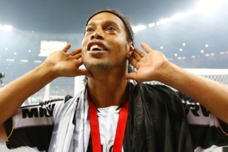 Perto dos 36 anos, Ronaldinho já escolheu o último clube de sua carreira
