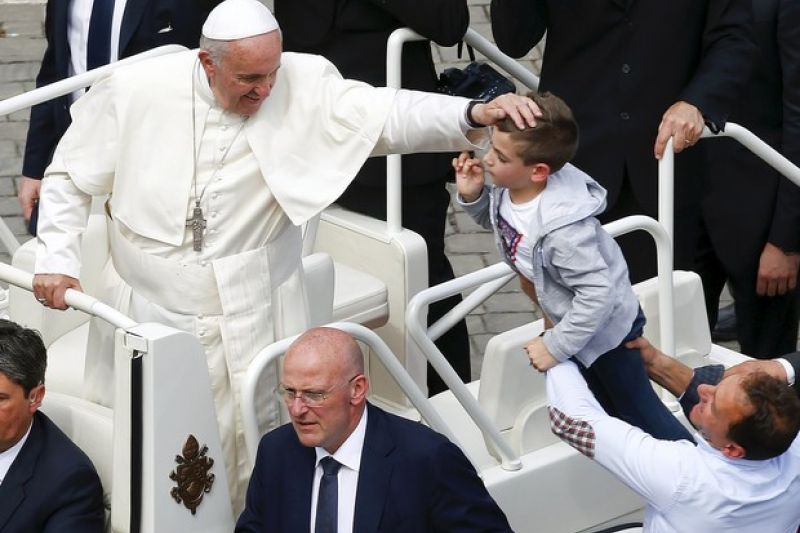 Papa pede que fiéis consolem uma humanidade ferida e temerosa