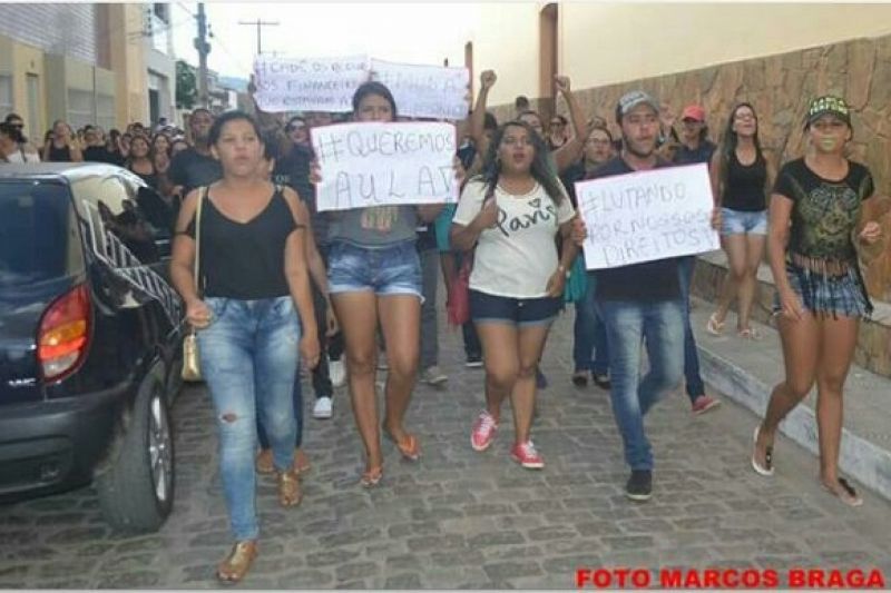 Sem receber salários desde janeiro, professores da Fasvipa podem entrar em greve