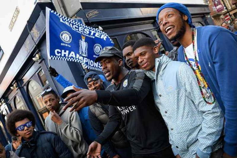 Leicester City conquista o título do Campeonato Inglês após empate em clássico londrino