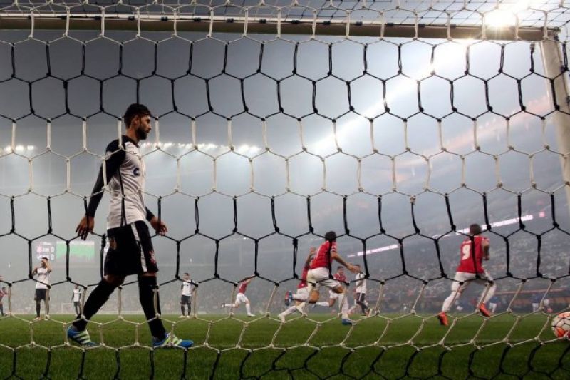 Corinthians é eliminado da Libertadores com empate em casa