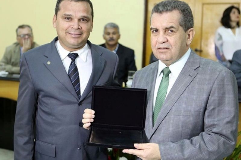 Washington Luiz recebe comenda de cidadão honorário de Santana do Ipanema