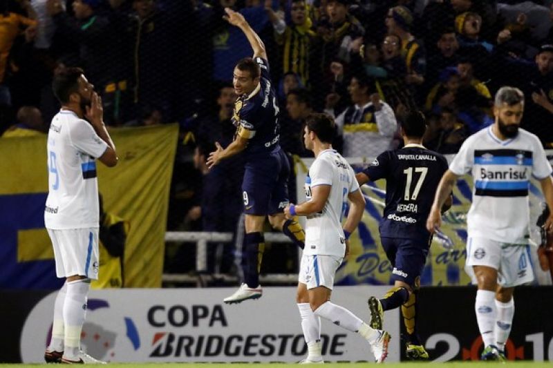 Grêmio é atropelado pelo Rosario e dá adeus ao sonho do tri da América