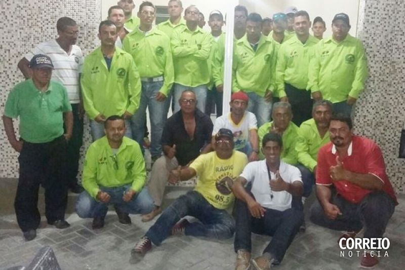 Associação Expresso dos Moto-taxistas de Delmiro Gouveia entrega uniforme para associados