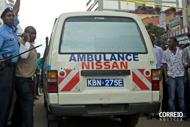 Prostituta corta membro de cliente e coloca em saco de papel