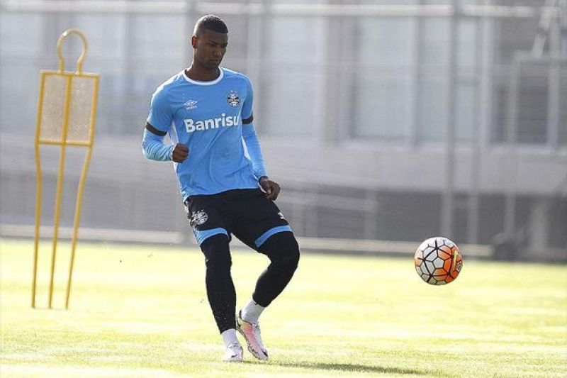 Luiz Gustavo é cortado e Dunga convoca volante Walace, do Grêmio