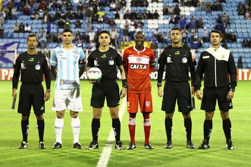 Com um a menos, CRB leva gol no final e perde para Avaí por 2 x 1 na Ressacada