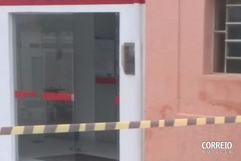 Criminosos tentam roubar banco, explosivos falham e eles fogem sem levar nada