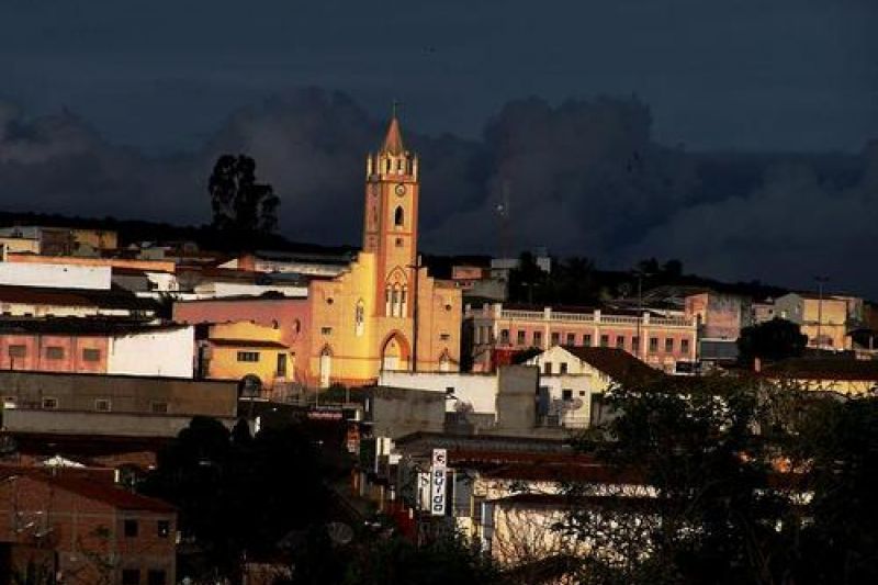 Jovem é agredido a pedradas durante confraternização em Santana do Ipanema