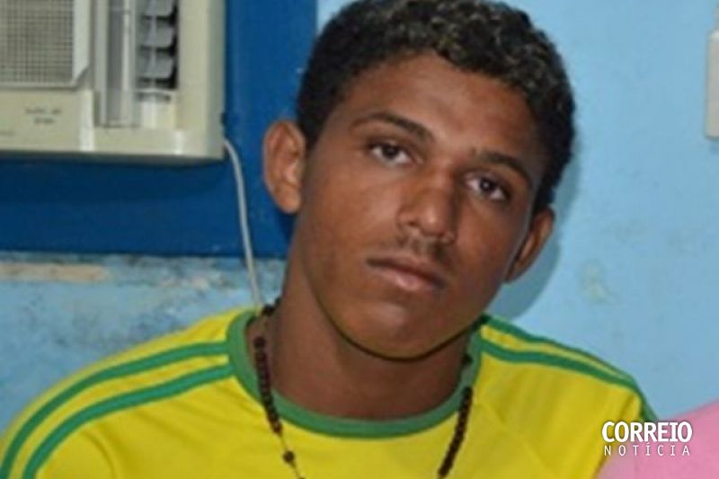 Acusado de liderar grupo criminoso em Delmiro Gouveia se entrega à polícia