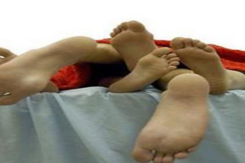 Ladrão invade casa para assaltar e acaba participando de orgia