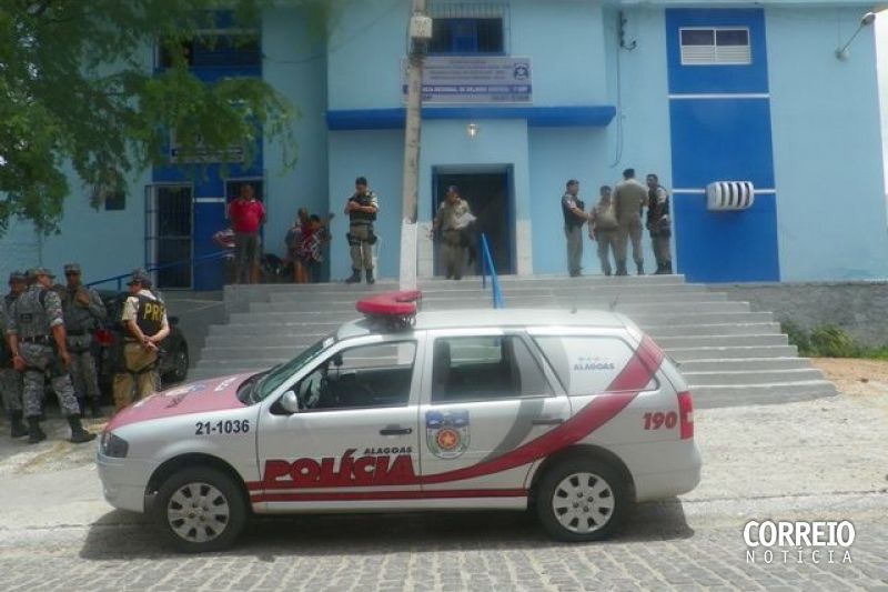 Cinco detentos da delegacia de Delmiro Gouveia são transferidos para presídio