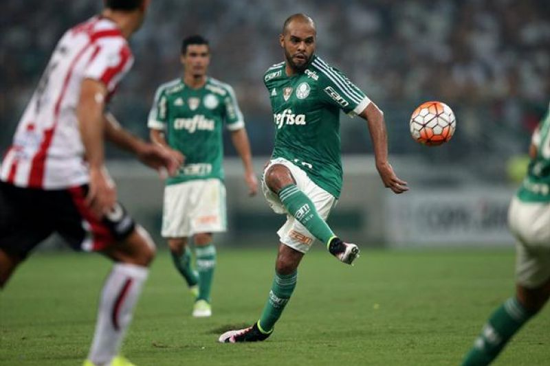 Alecsandro é punido com dois anos de suspensão por doping