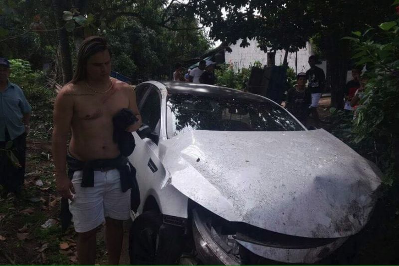 Cantor Marllus Viana, ex-integrante da Banda Calcinha Preta, sofre acidente com carro