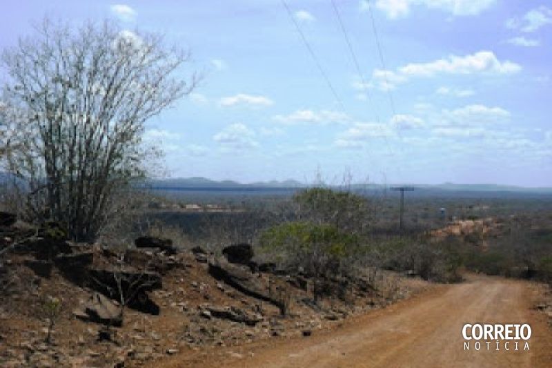 Criminosos atiram em carro durante tentativa de assalto em Delmiro Gouveia