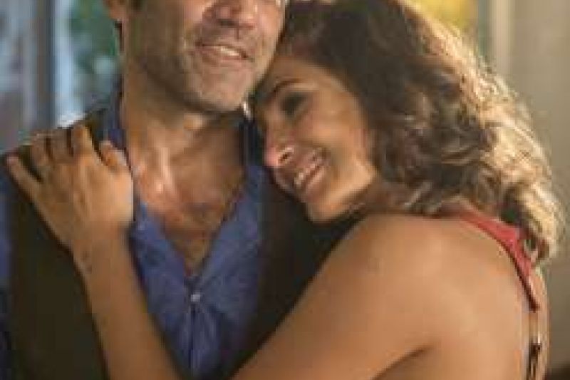 Camila Pitanga tentou pegar Domingos Montagner pela mão por duas vezes