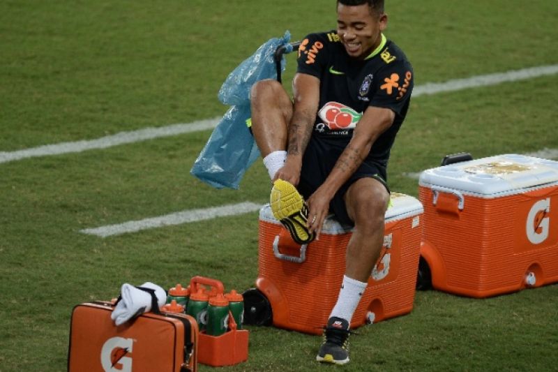 Tite se preocupa com desgaste e dá descanso a titulares pelo 2º dia seguido