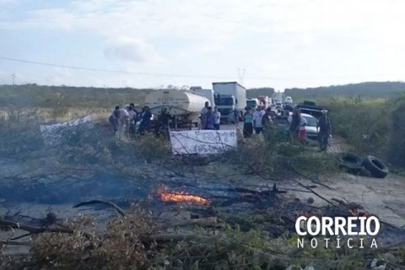 Após quase nove horas de protesto, indígenas liberam trecho da BR-423 em Delmiro Gouveia