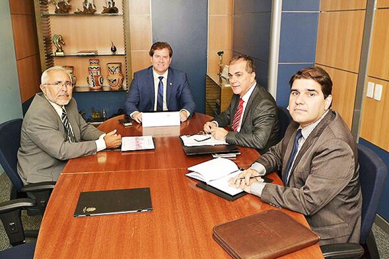 Padre Eraldo e Gabriel Varjão iniciam série de reuniões em busca de apoio para gestão