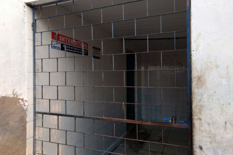 Matadouro é interditado e as multas contra a prefeitura ultrapassam os R$ 770 mil