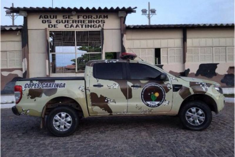 Adolescente é apreendido ao ser flagrado empinando moto em frente de companhia militar