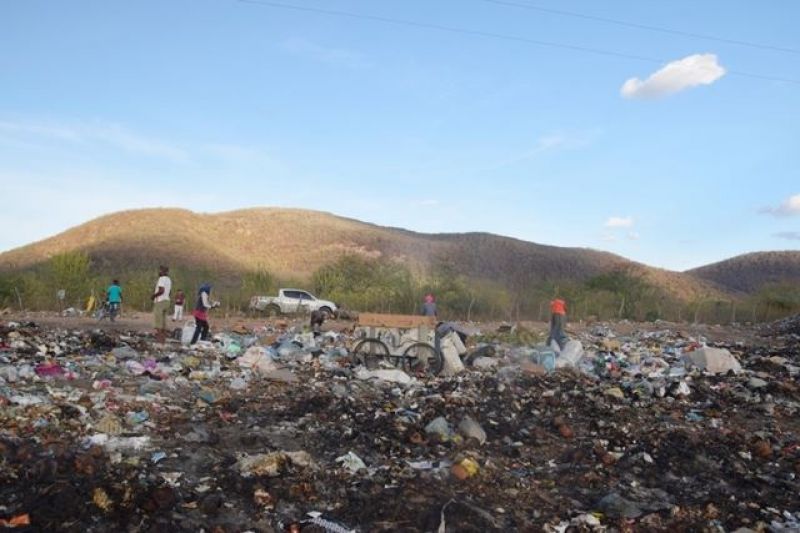 Prefeitura de Pariconha diz que lançamento de resíduos sólidos em povoado será solucionado