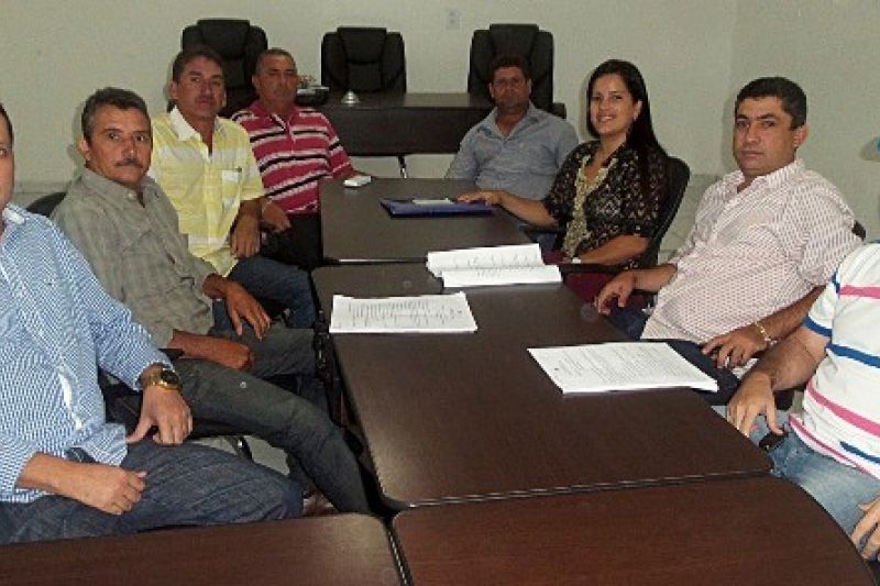 Após descobrir que extrapolaram, vereadores de Inhapi reduzem reajuste dos salários deles