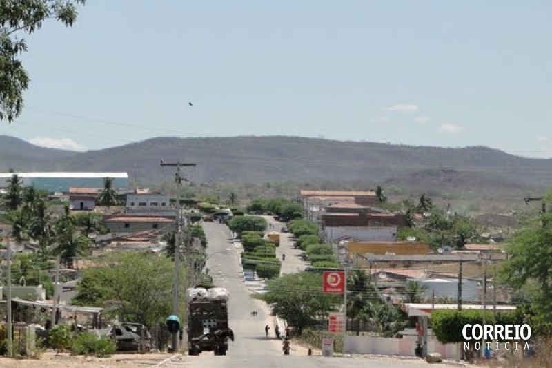 Bandidos armados e vestidos de palhaço assaltam estabelecimentos em Canapi