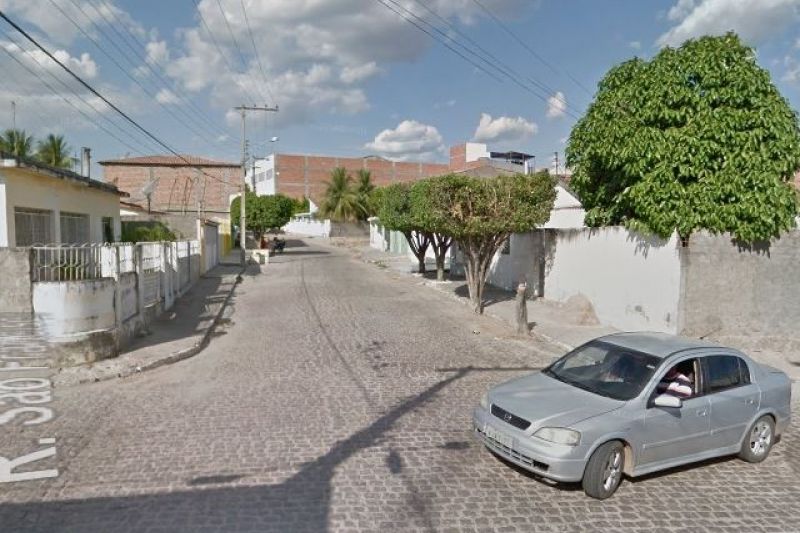 Microempresária é assaltada na frente da própria residência em Delmiro Gouveia