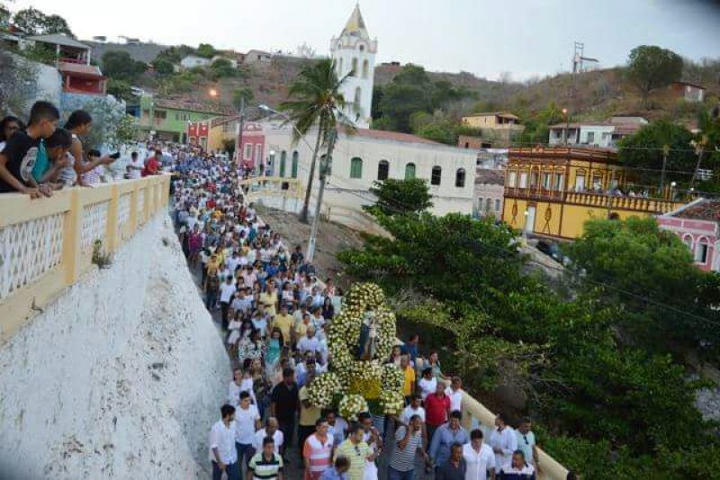 Grande número de fiéis marca procissão de encerramento da festa da padroeira de Piranhas