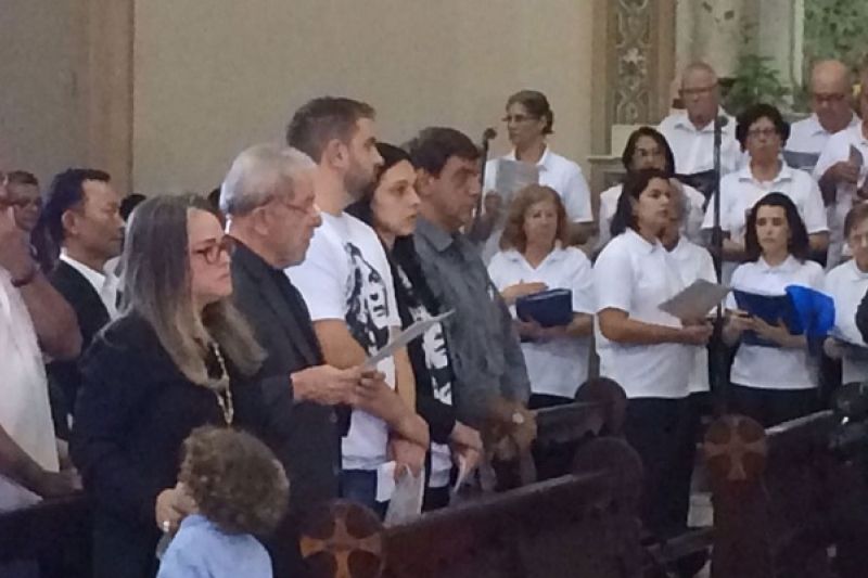 Missa de 7º dia de dona Marisa Letícia reúne familiares e amigos no ABC