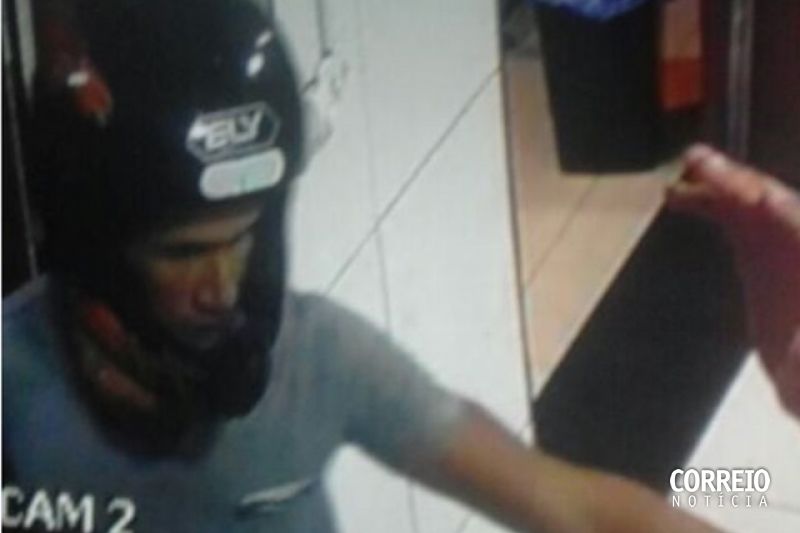 Criminosos utilizando motocicleta assaltam padaria em Delmiro Gouveia