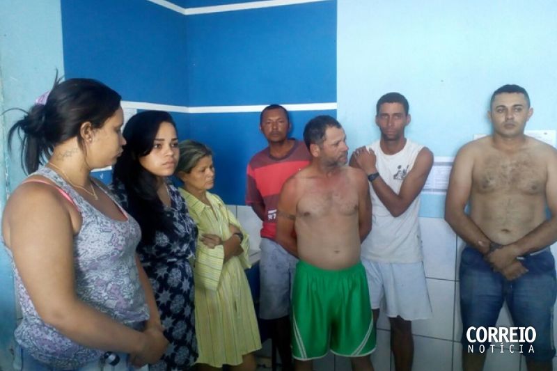 Sete pessoas acusadas de vários crimes são presas durante operação em Delmiro Gouveia