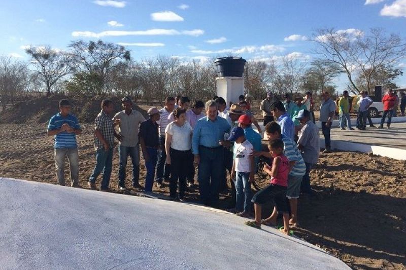 Em parceria com o Estado e Governo Federal, prefeitura de Piranhas entrega 30 cisternas