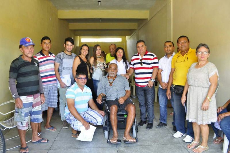 Prefeito de Pariconha participa de entrega de cadeiras de rodas