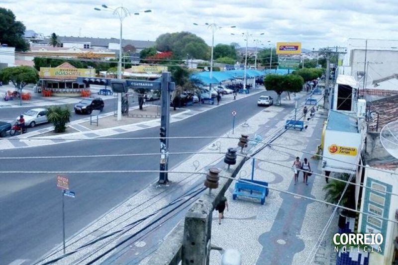 Criminosos teriam sacado arma de fogo e agredido homem dentro de igreja em Delmiro Gouveia