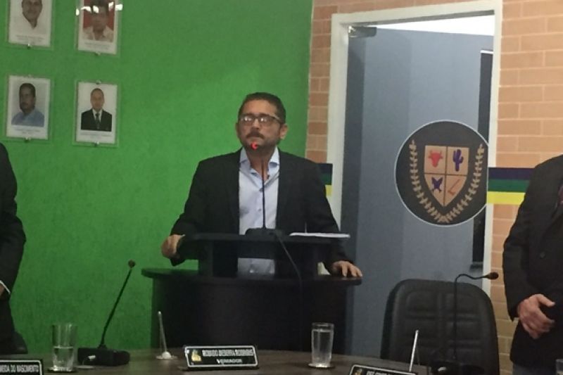 Vice-prefeito de Canindé de São Francisco toma posse após morte de Orlandinho