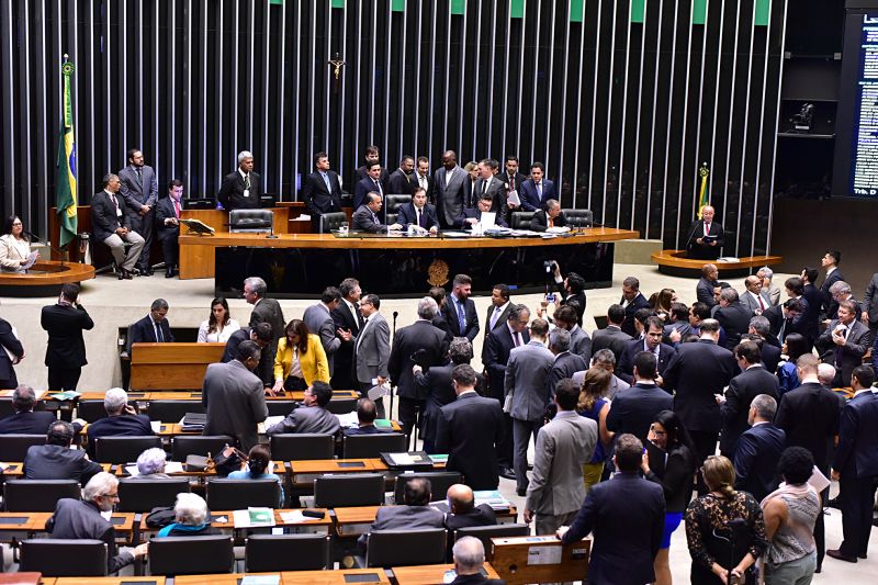 Três deputados de Alagoas votam pela privatização da pós-graduação em universidades
