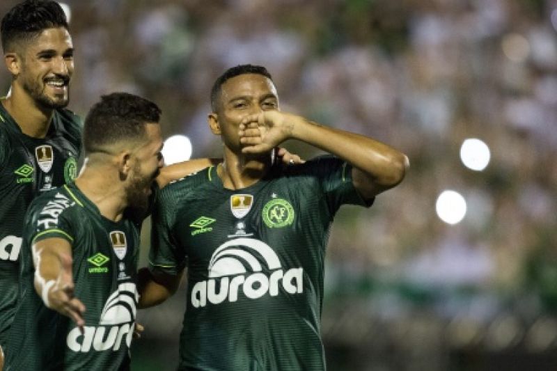 Chapecoense vence Atlético Nacional na primeira partida da final da Recopa Sul-Americana