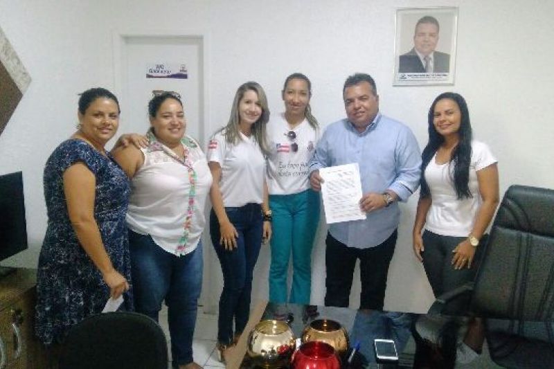 Prefeito assina termo de cooperação técnica com Centro de Equoterapia Superação