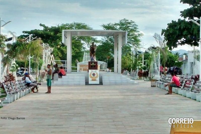 Praça da Matriz em São José da Tapera guarda vestígios de animais pré-históricos