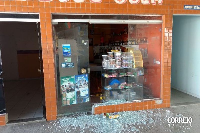 Estabelecimentos comerciais são arrombados no terminal rodoviário de Delmiro Gouveia