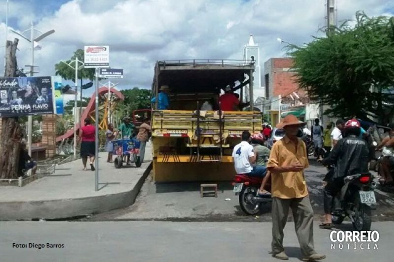Dia de feira em São José da Tapera repete cenas da metade do século 20