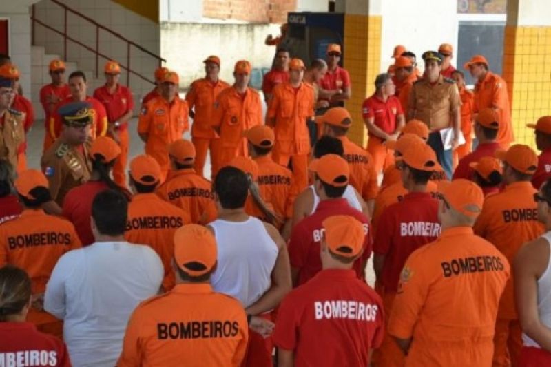 Corpo de Bombeiros fiscaliza estabelecimentos em Delmiro Gouveia e Santana do Ipanema