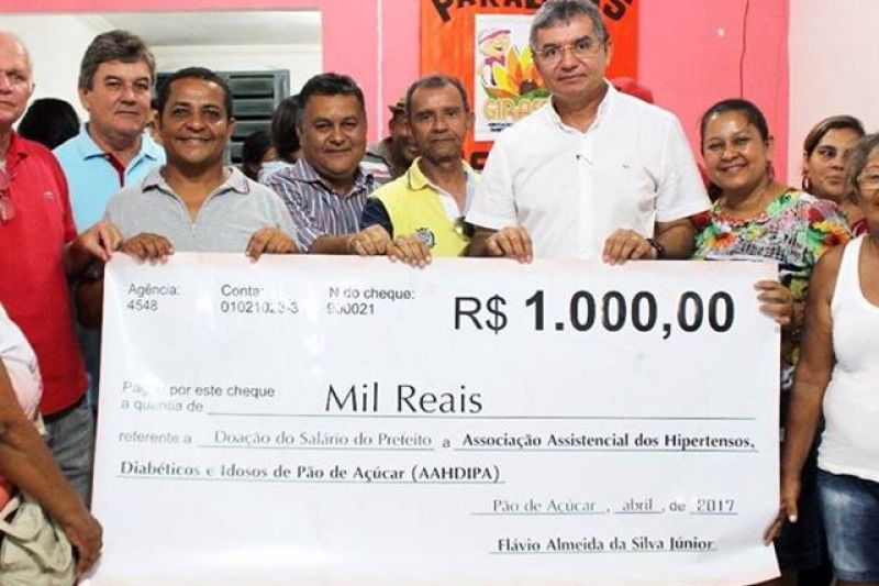 Prefeito de Pão de Açúcar recebe mais de R$ 9 mil de salário e doa 10% para associação