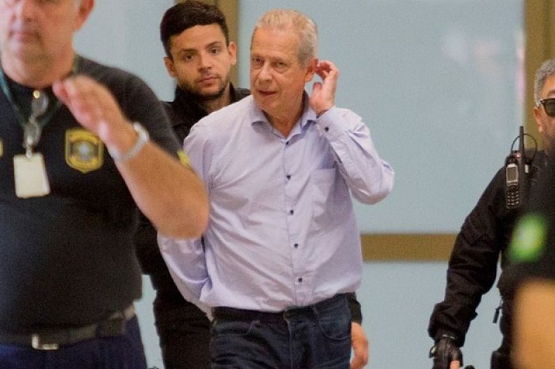 Moro determina que José Dirceu deixe a prisão com tornozeleira eletrônica