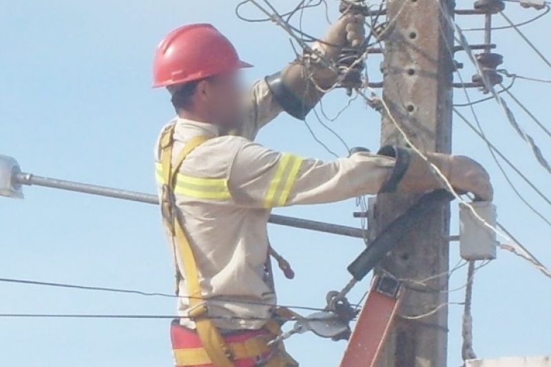 Funcionários que prestam serviços para Eletrobras dizem ter sido ameaçados por cliente