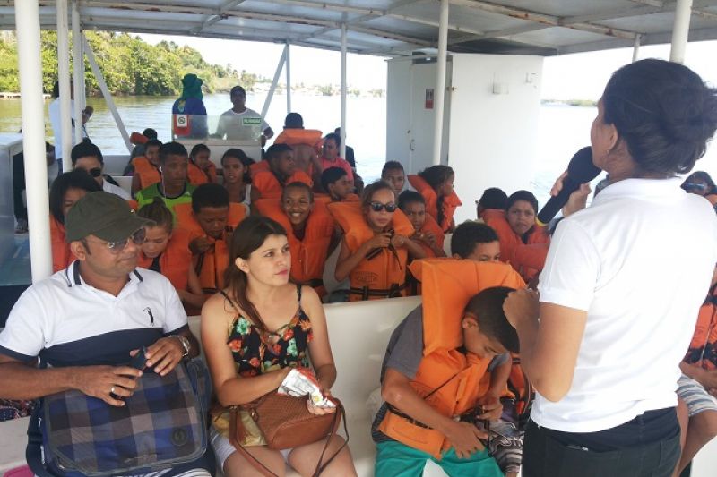 Barco-Escola: Um passeio à realidade da laguna Mundaú-Manguaba